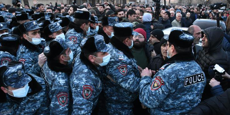 Απάλλαξε από τα καθήκοντά του τον αρχηγό του στρατού ο Πρωθυπουργός της Αρμενίας